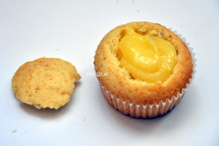 Лимонные маффины с курдом и меренгой