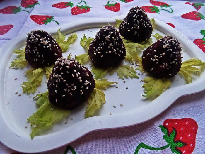 Свекольная &amp;quot;клубничка&amp;quot; с килькой