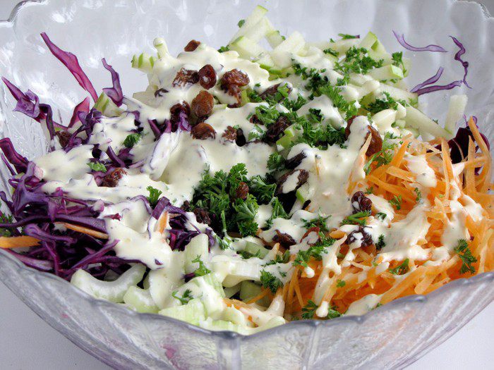 Салат из краснокочанной купусты с тыквенными семечками