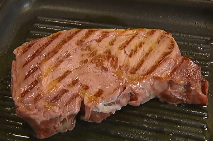 Бифштекс с анчоусным маслом 