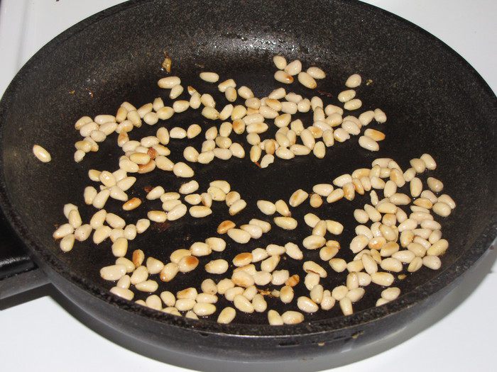 Пикантный салат с лисичками