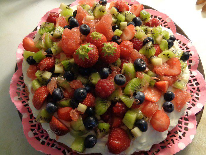 Фруктово-ягодный торт с нежным кремом из маскарпоне