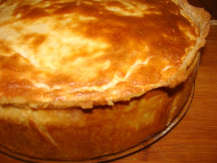 Творожно-белковый пирог с айвой