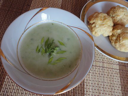 Сырные сконы с супом из брокколи