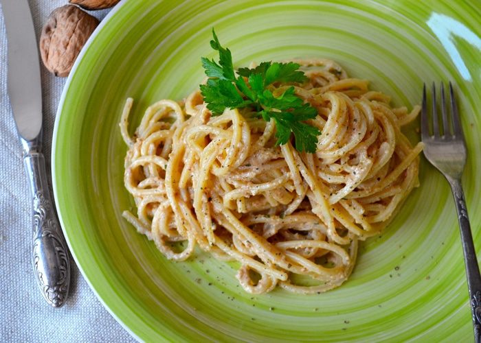 Паста в сливочно-ореховом соусе