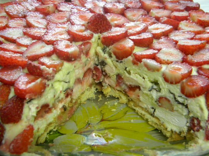 Зефирный торт с клубникой