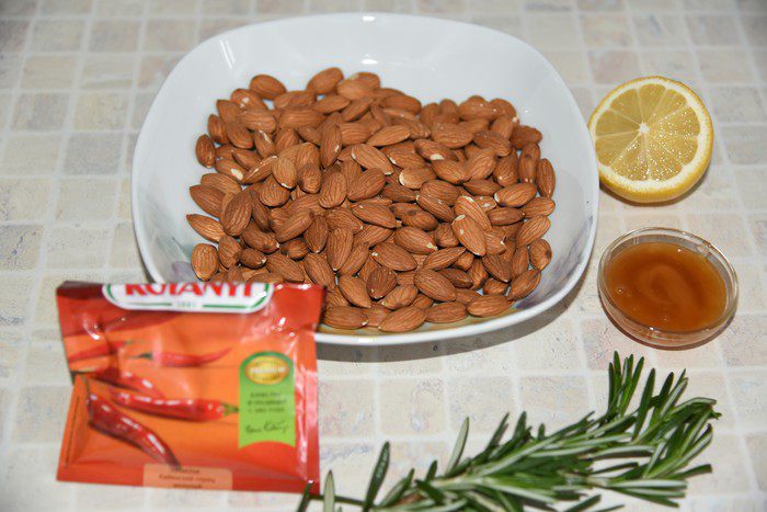 Миндаль в меду с морской солью