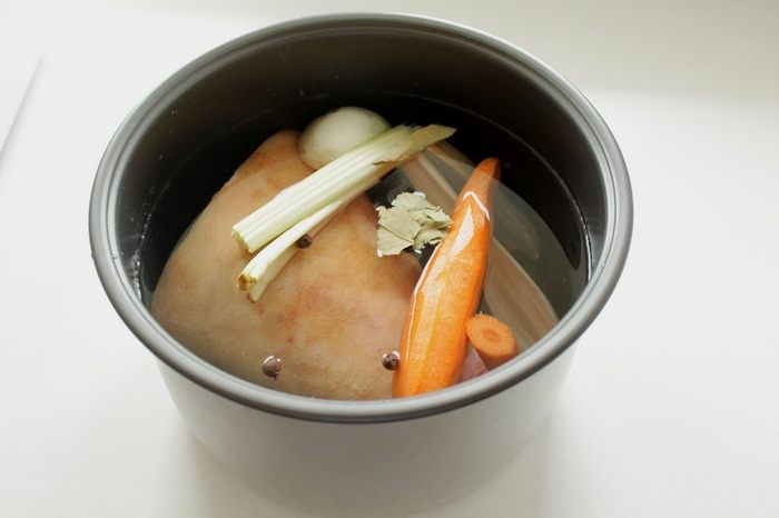 Рулет из свиной рульки с дижонской горчицей