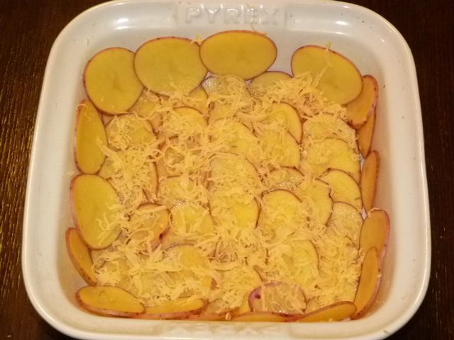 Овощная запеканка с ветчиной и розмарином