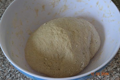 Мясной пирог с изюмом, яблоком и орехами