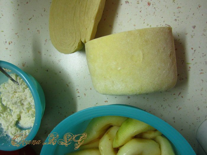 Груши с творожным кремом на тесте