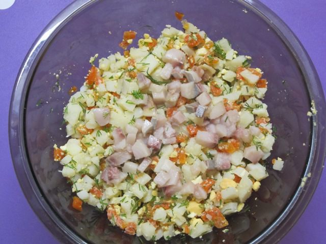 Салат картофельный с сельдью