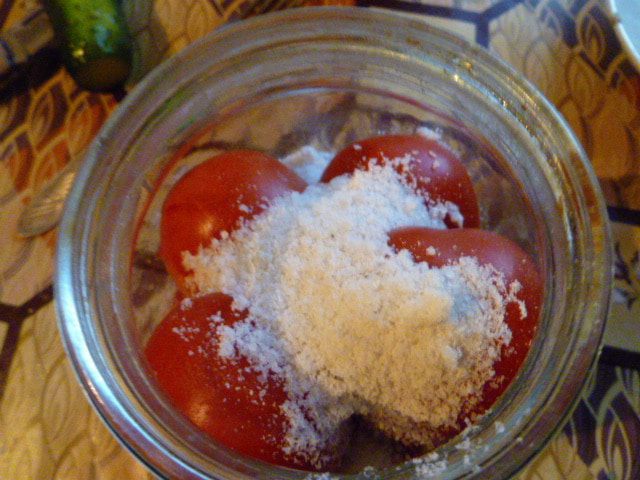 Помидоры в яблочном соке