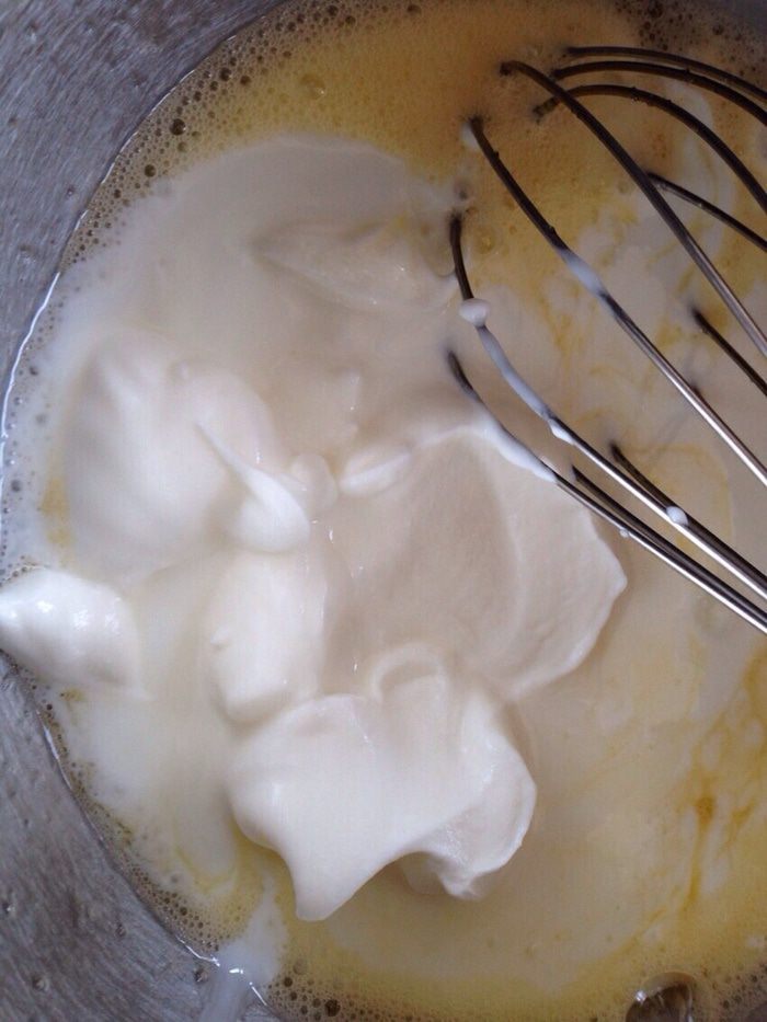 Закусочные маффины с кукурузой, беконом и сладким перцем