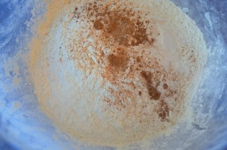 Пряное печенье с хурмой и грецкими орехами