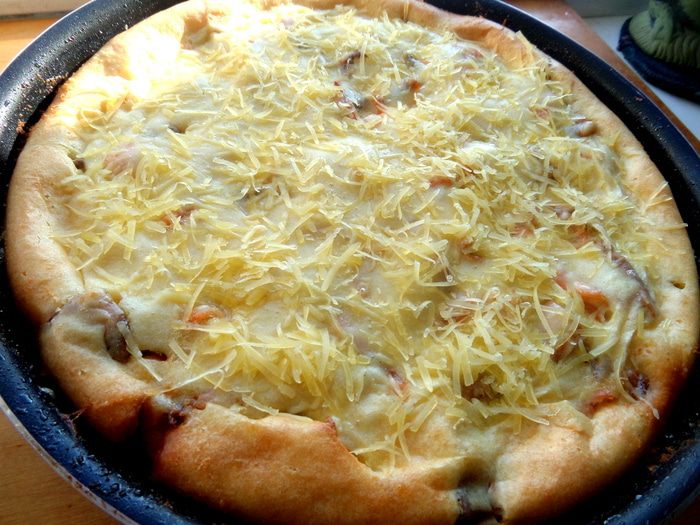 Золотистый заливной пирог с рыбой