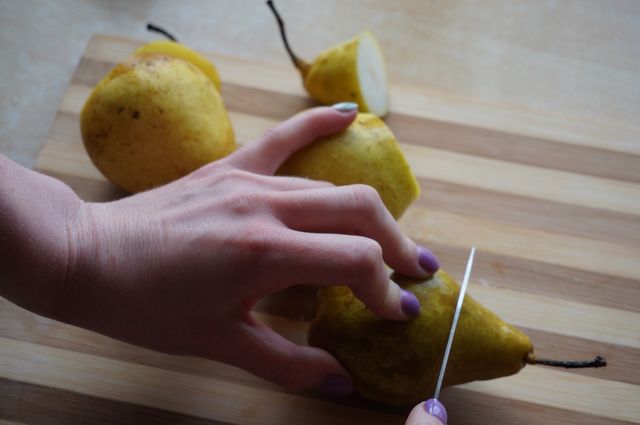 Десертная груша с сыром (два рецепта)