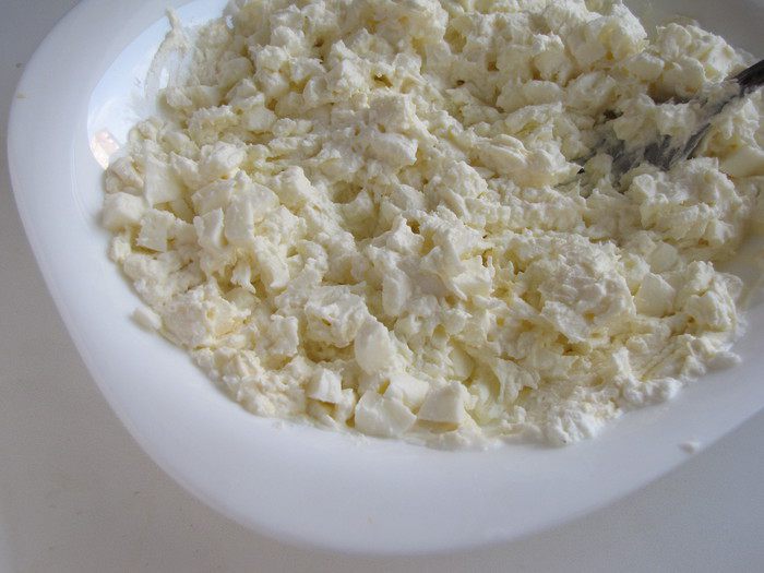 Лепешка с моцареллой, фетой и орегано