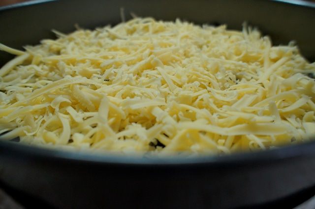 Картофельная пицца с грибами и маслинами