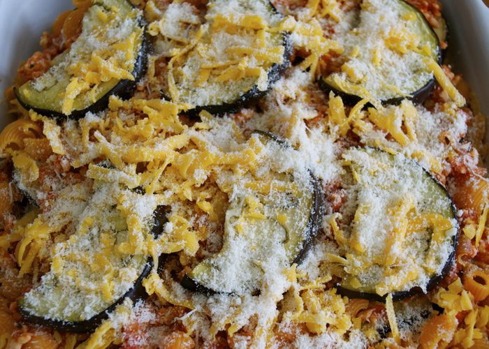 Запеканка из индейки с баклажанами