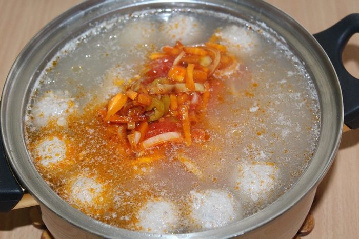 Наваристый суп с фрикадельками и  овощами