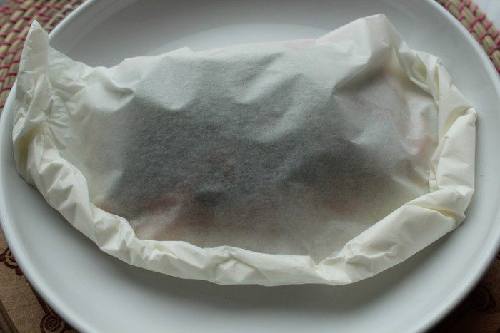 Семга  на подушке из фенхеля и моркови, запеченная в пергаменте