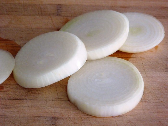 Яичница в луковых кольцах