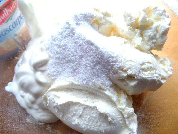 Тирамису на твороге с карамельной прослойкой