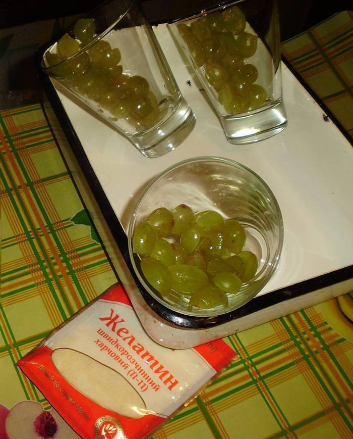 Двуслойное желе с виноградом