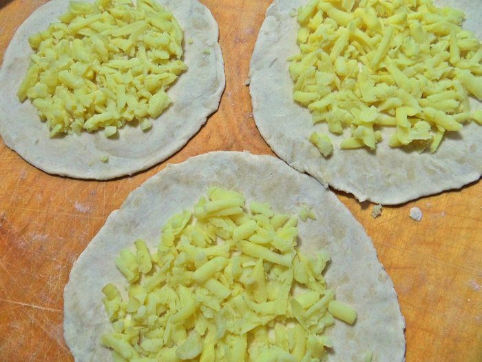 Слойки с картошкой и лососем