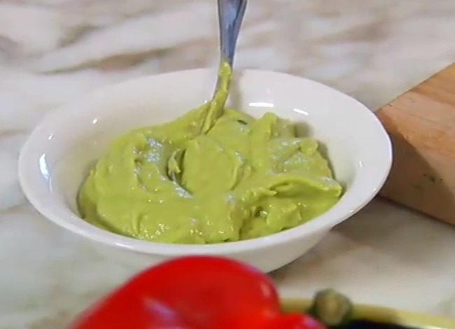 Салат из фенхеля и апельсина с заправкой из авокадо 