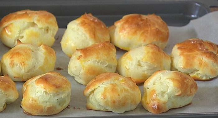 Эклеры с начинкой из творога и зелени