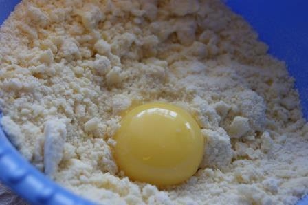 Творожный пирог с маком и карамелизированным бананом