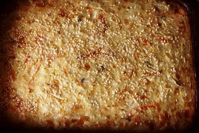 Манный пирог с квашеной капустой