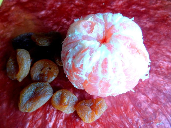 Фруктовый салат в съедобной тарелке