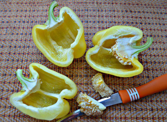 Перцы, фаршированные фаршем, булгуром и сулугуни