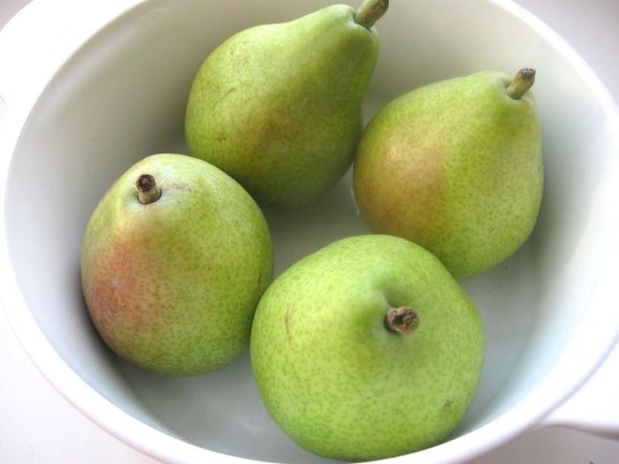 Ванильное мороженое и груша-пашот «Сладкая парочка»