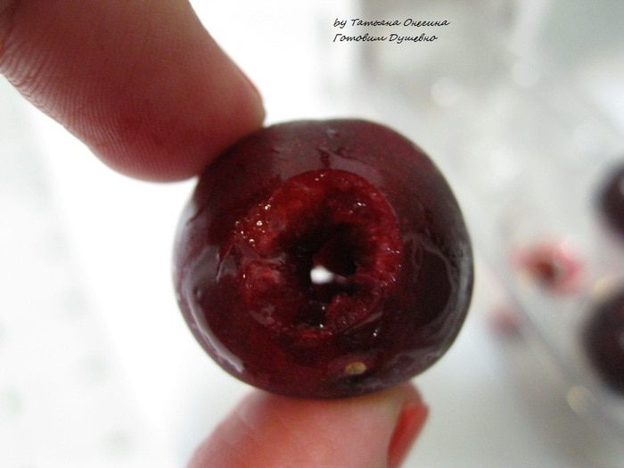 Варенье из вишни с корицей и коньяком