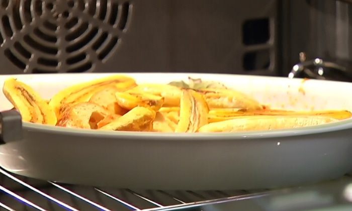 Французские гренки с бананами и карамельным соусом 