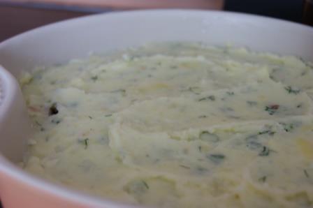 Запеканка с куриным филе, грибами и картофельным пюре