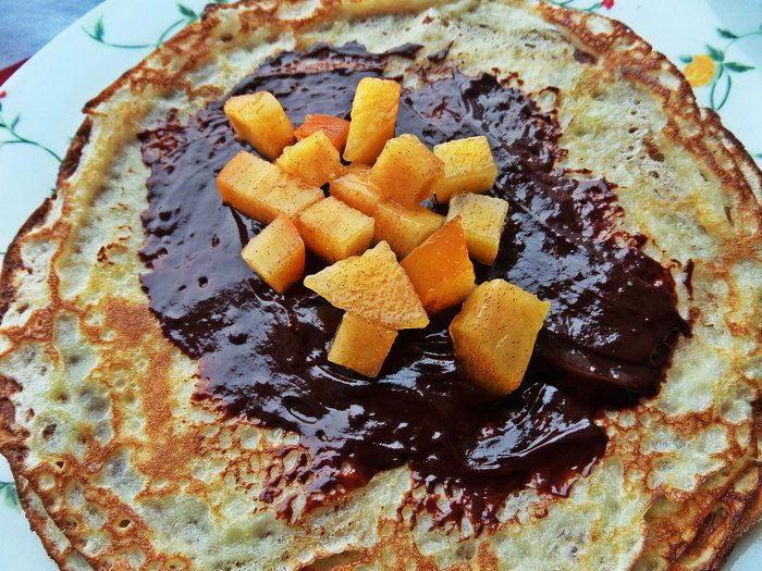 Блины с хурмой и шоколадом