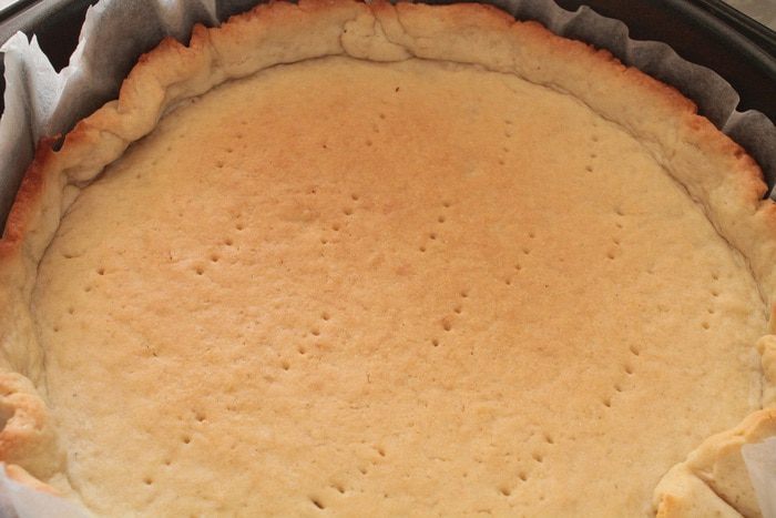 Сливовый пирог с шоколадным пудингом