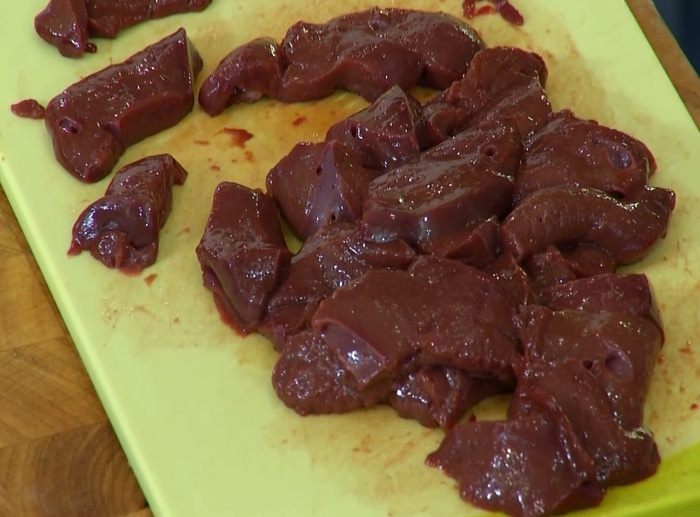 Телячья печень в винном соусе с шалфеем