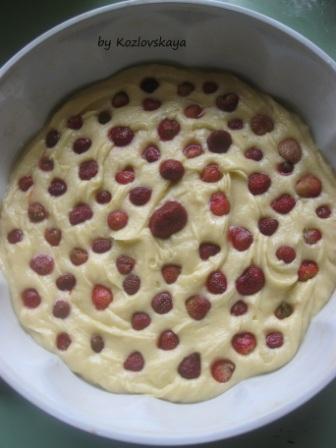 Сметанный пирог с клубникой