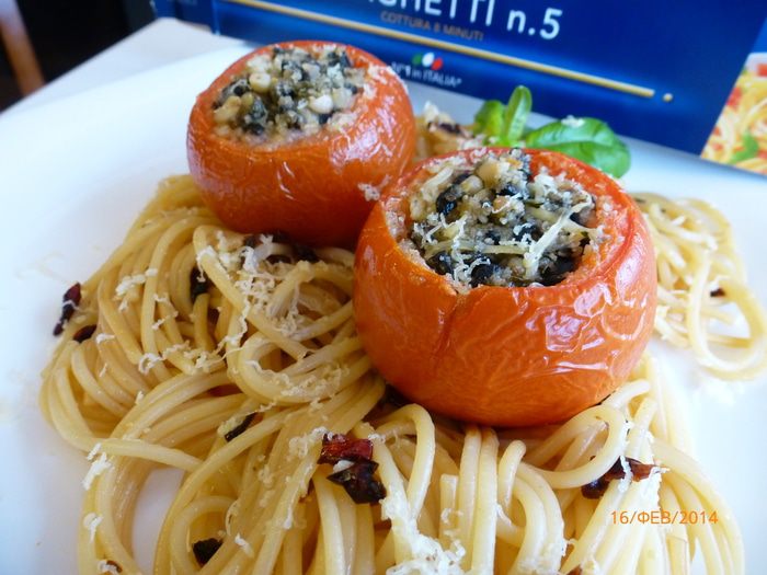 Спагетти с фаршированными томатами