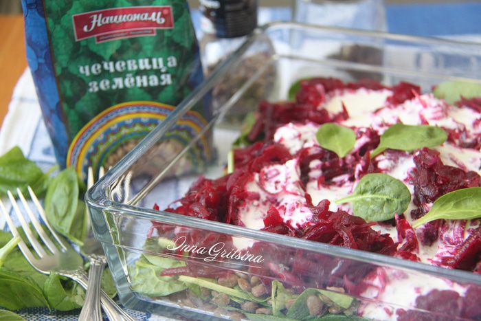 Чечевица со свеклой и шпинатом