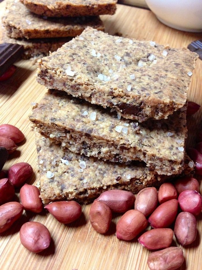 Песочное арахисовое печенье с горьким шоколадом