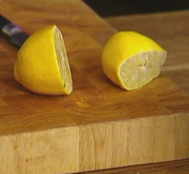 Салат Нисуаз с макаронами и яйцом пашот 