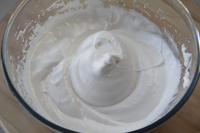 Черемуховый пирог со сливами