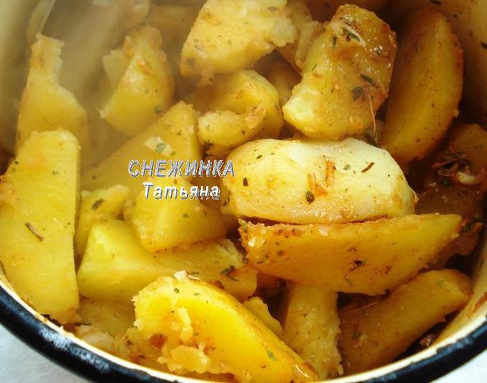 Рыбная колбаса с лисичками и картофелем «по-дачному»
